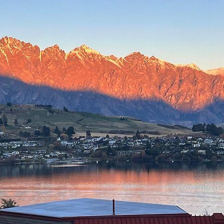 Lakeview Home Retreat At Queenstown Hill Екстериор снимка