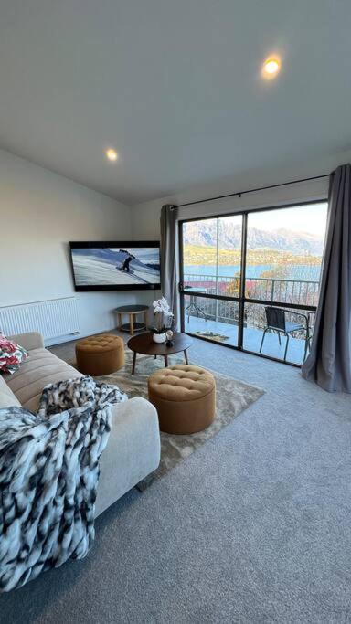 Lakeview Home Retreat At Queenstown Hill Екстериор снимка