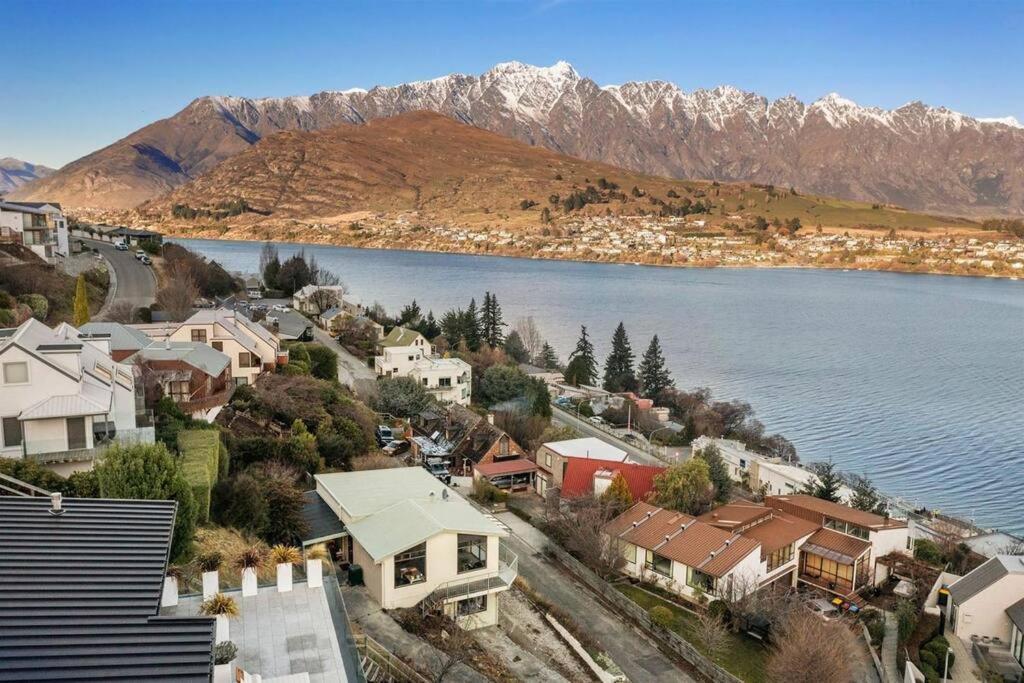 Lakeview Home Retreat At Queenstown Hill Екстериор снимка